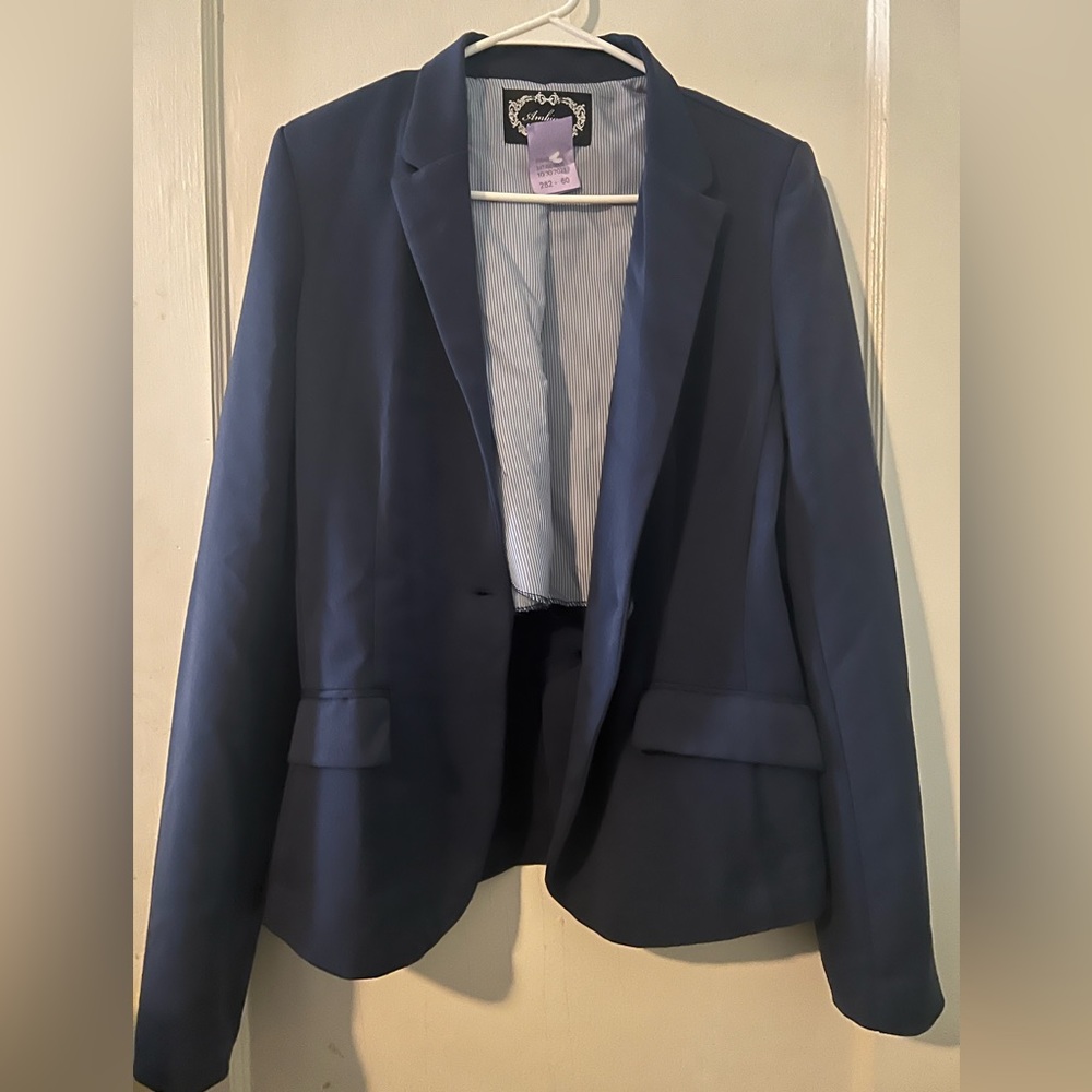 BEAUTIFUL & CLASSY BLUE BLAZER